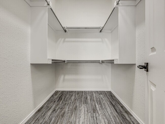 Building Photo - Newly remodeled home in Yukon!