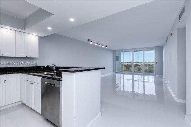 Building Photo - 3090 N Course Dr