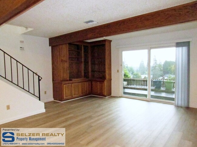 Building Photo - Charming 2 bd. condo in a lovely west hills setting!