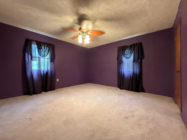 Building Photo - 5 bedroom home for rent