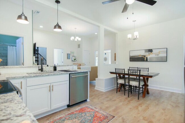 Building Photo - 452 Riverland Dr