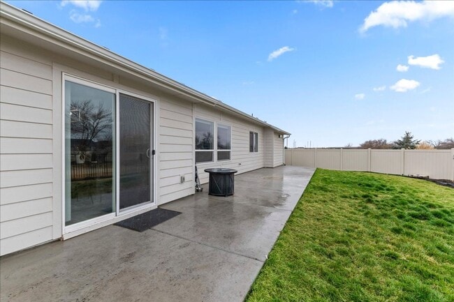 Building Photo - Single level 4bd/2ba/3 car garage Home in North Meridian