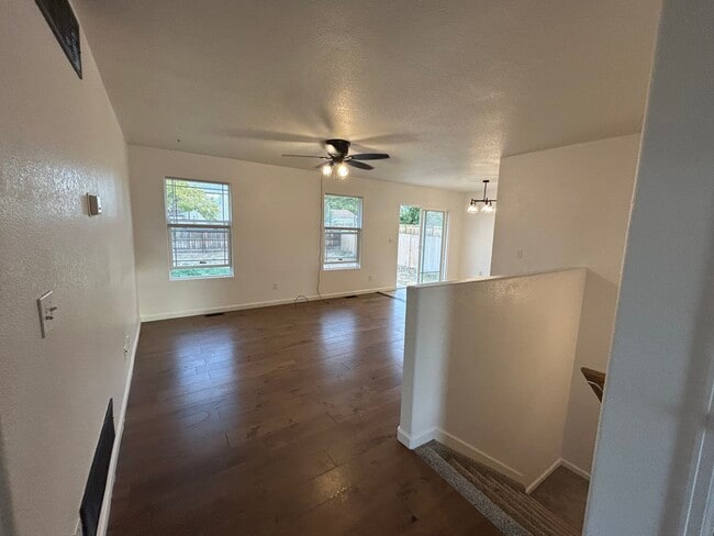 Building Photo - 870 W Blakeland Dr