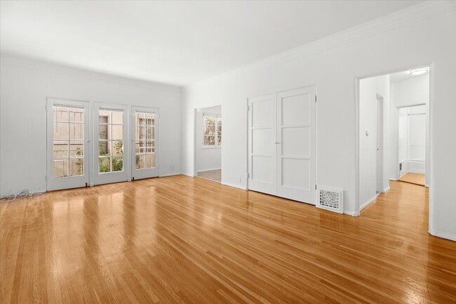 Building Photo - 838 S Mansfield Ave