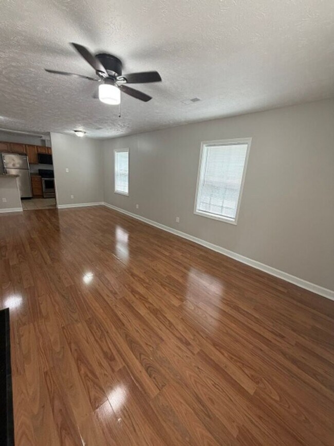 Building Photo - 536 Linwood Ave