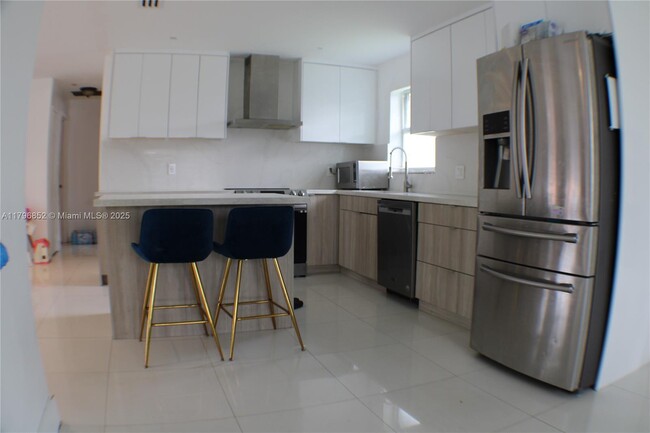 Building Photo - 2050 N 57th Terrace