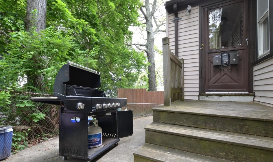 Building Photo - 27 South Crescent Circuit