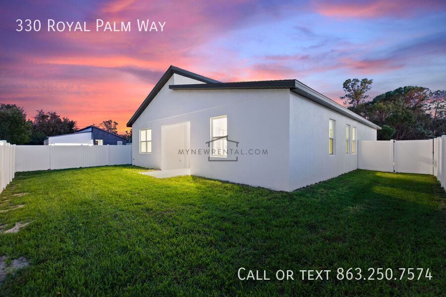 Building Photo - 330 Royal Palm Wy