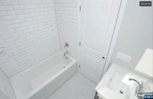 Building Photo - 471 Harrison Ave