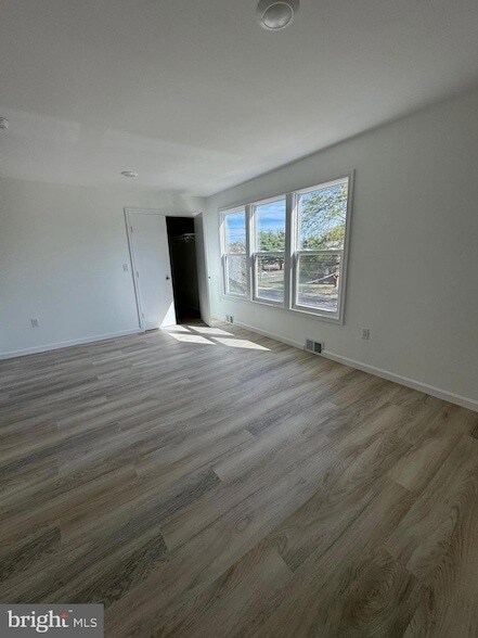 Building Photo - 109 E Park Ave