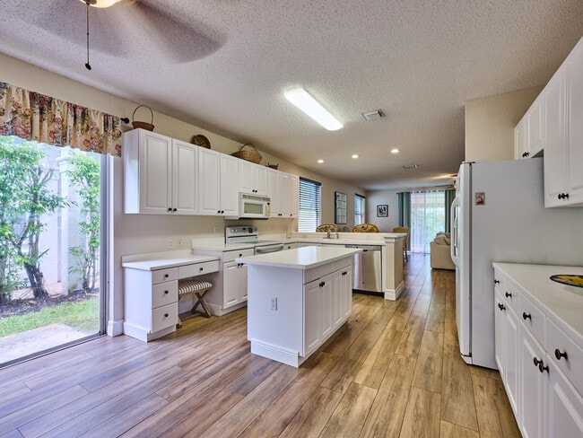 Building Photo - 2067 Cezanne Rd