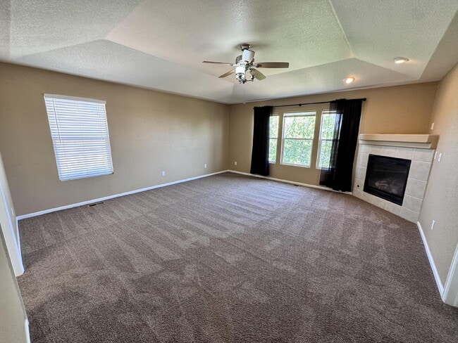Building Photo - 7031 S Oak Hill Cir