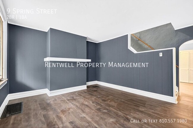 Building Photo - 9 1/2 Spring St