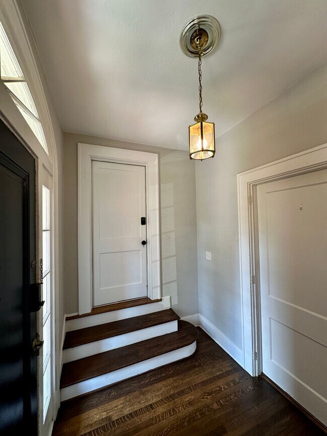 Building Photo - 3 BED | 2 BATH | ARDSLEY PARK | PRIVATE BACK PORCH