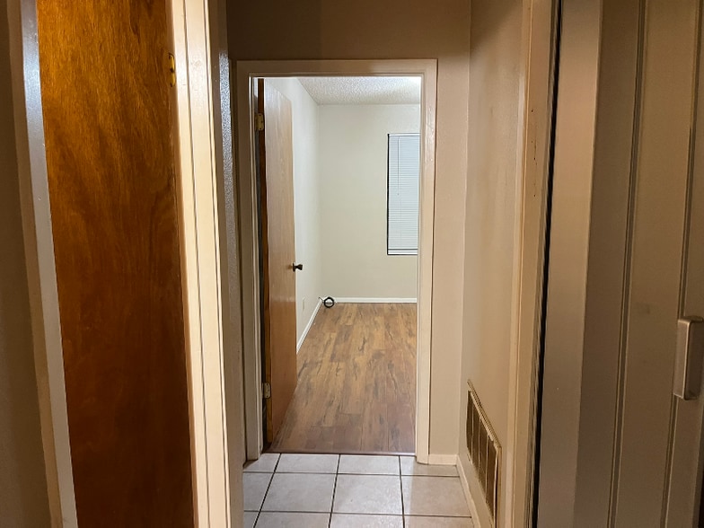 Building Photo - 1005 Commerce St