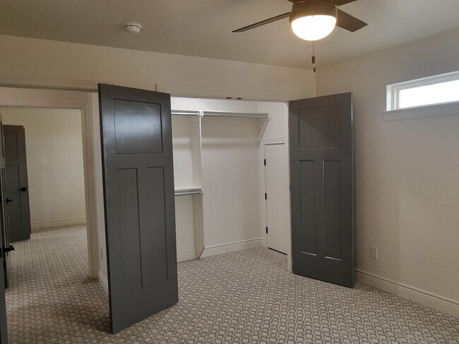 Building Photo - Kerrville, TX  Custom Build Home Ready for Immediate Move In