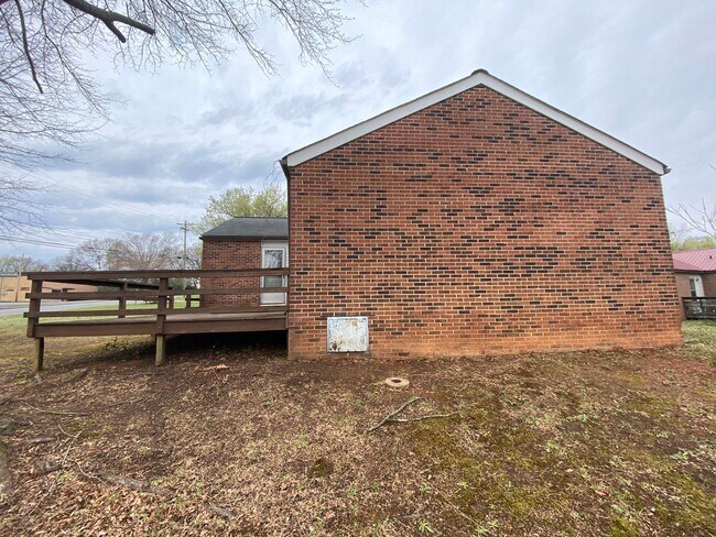 Building Photo - 3/1 in Shelby, NC close to Hwy 74 and uptown Shelby
