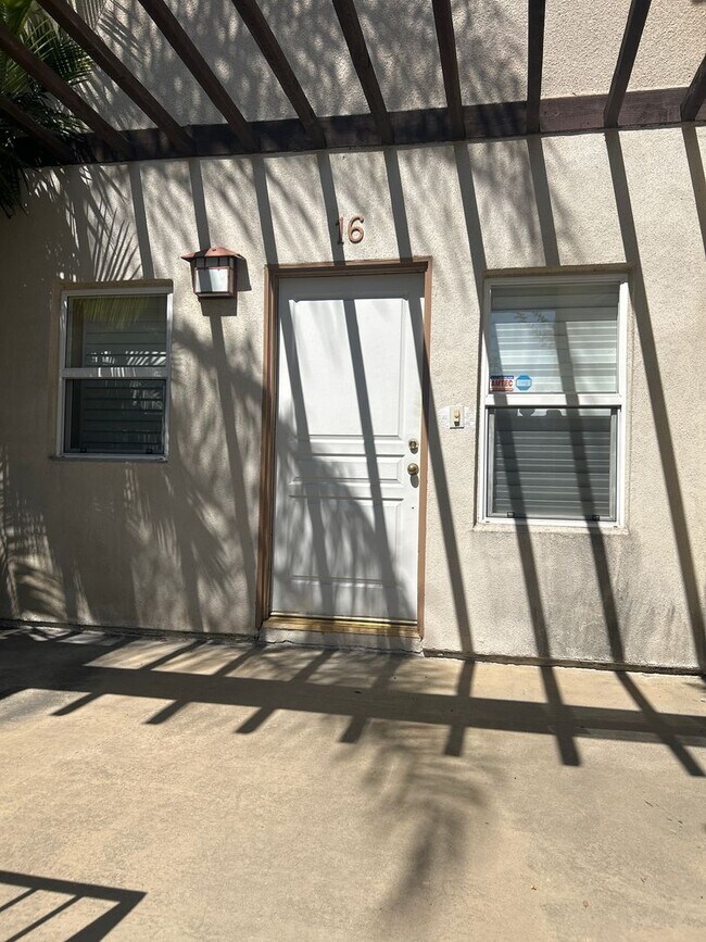 Building Photo - Spacious 2-Bedroom Condo in Prime Pasadena Area