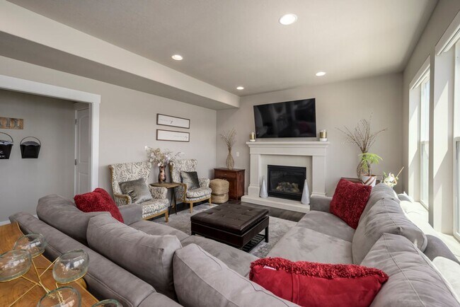 Building Photo - Beautiful Home In Clinton Area!