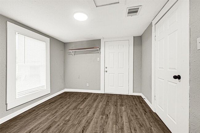 Building Photo - 6218 Woodrow St