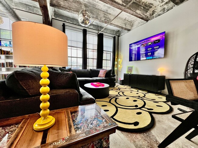 Building Photo - Swanky, Funky, Groovy, loft space Cincinna...