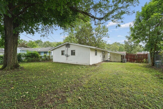 Building Photo - 5038 Betsy Dr