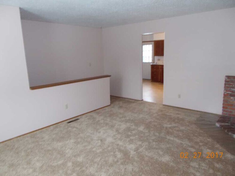 Living room - 12202 E 10th Ave