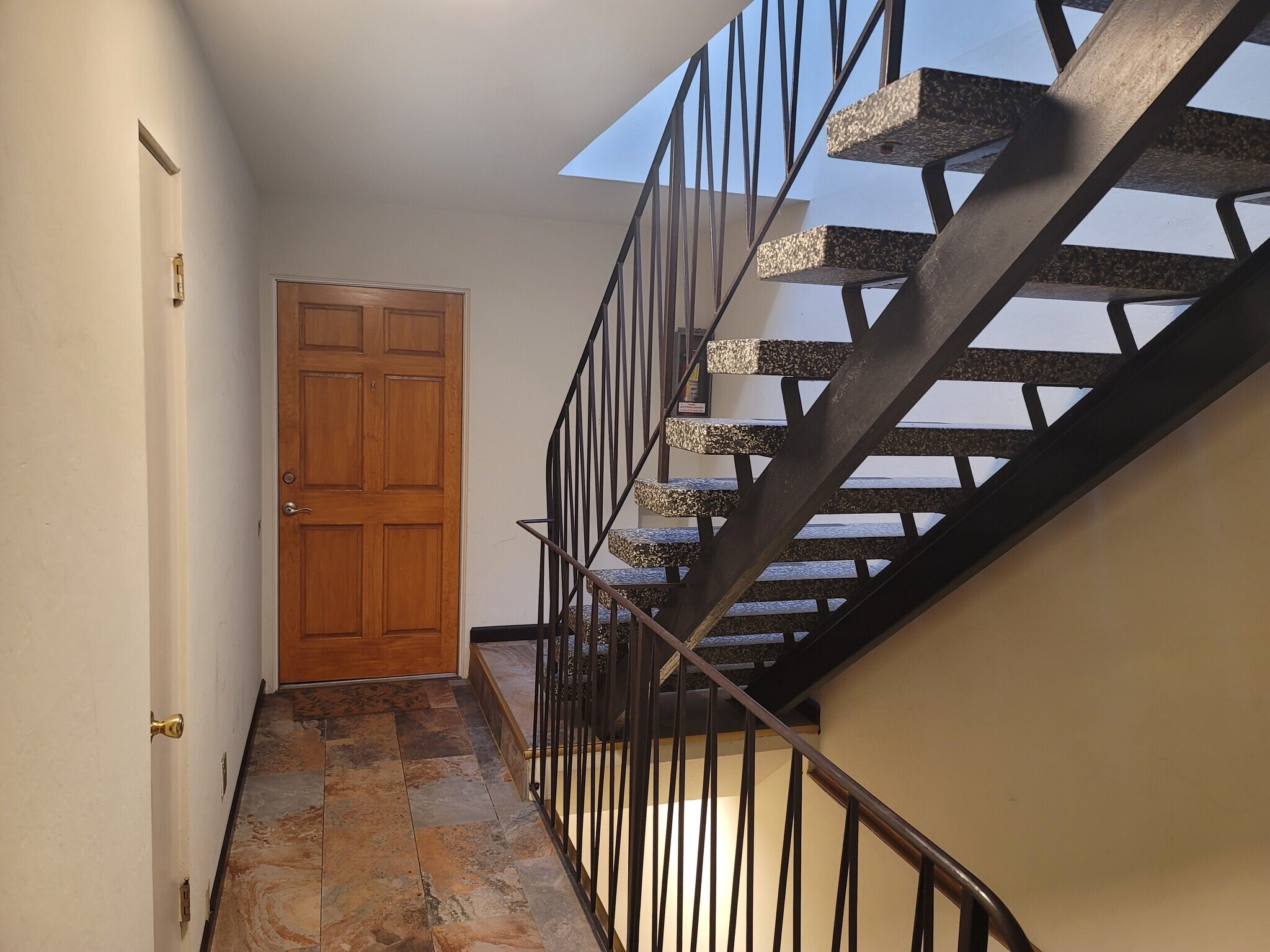 Building Photo - 132 Locksley Ave