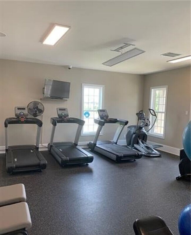 Building Photo - Almost Brand New Home 4 Bedroom with 2.5 b...