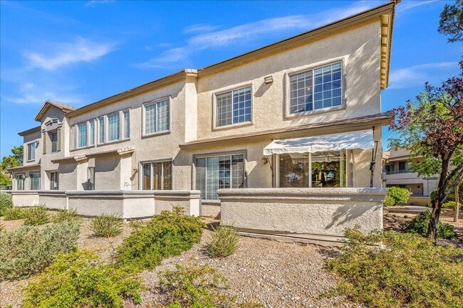 Building Photo - Spacious Open-Concept Summerlin Home with Balcony, Fireplace & Ensuite Bedrooms