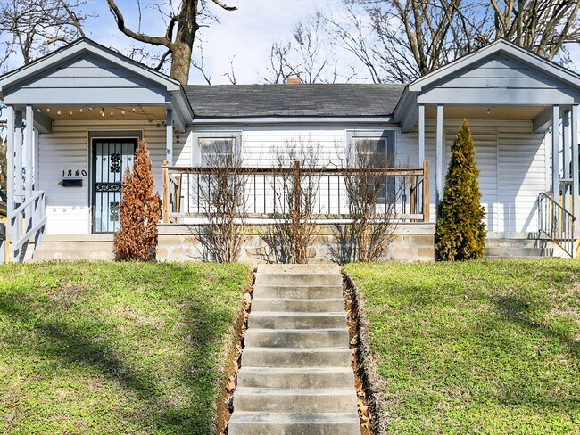 Building Photo - 1840 Manila Ave