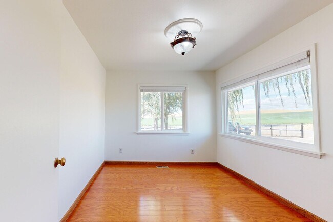 Building Photo - Farmhouse - Showings now Available