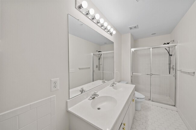 Building Photo - 490 Fulton Ct