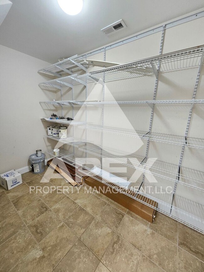 Building Photo - Gorgeous 4 Bd/3 Ba Luxury Condo in the Cot...