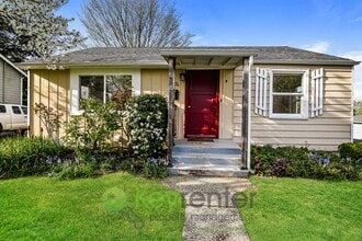 Building Photo - Modern Seattle Living with Deck, Yard, and Beautiful Views