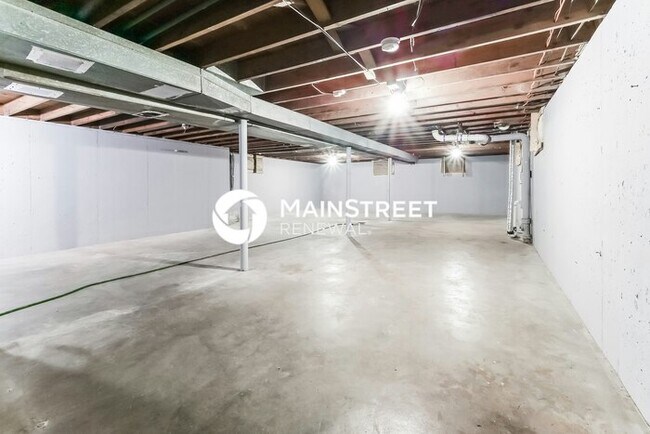 Building Photo - 3 Bedroom Pet-Friendly Home in RAYTOWN, MO with Main Street Renewal