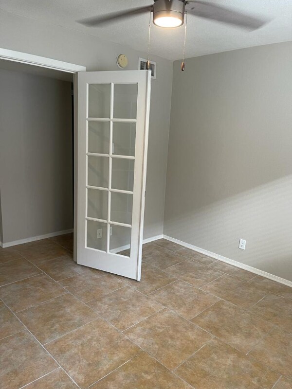 Building Photo - 424 E Brown Rd