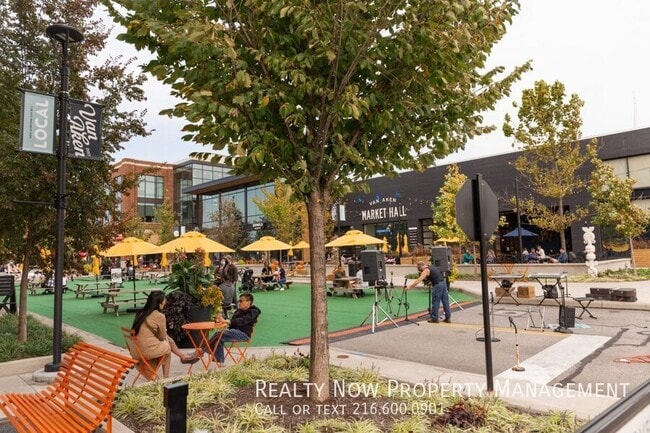 Building Photo - 3638 Glencairn Rd