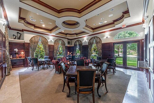 Building Photo - 10513 Versailles Blvd