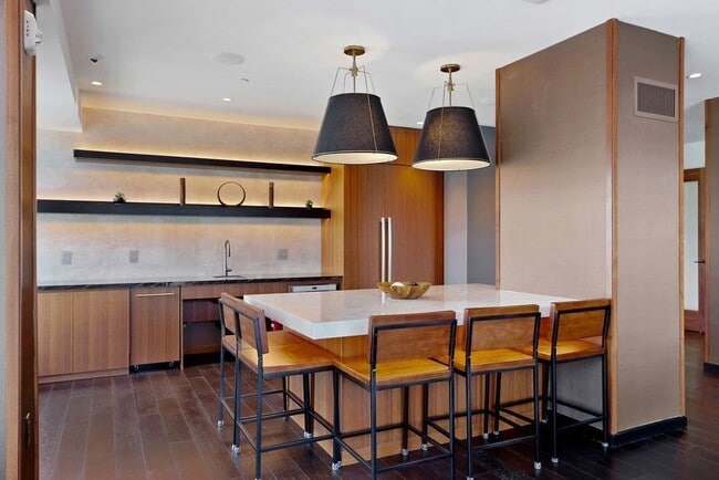 Building Photo - 135 Seaport Blvd