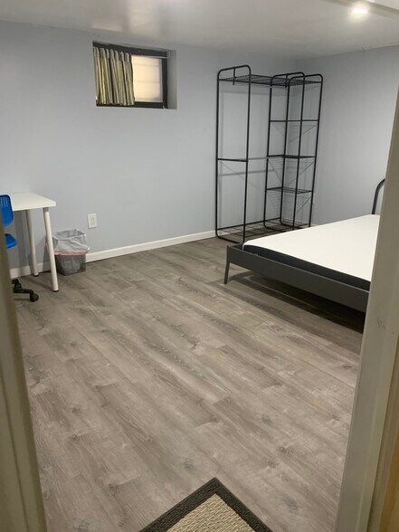 Building Photo - 5632 Beacon St