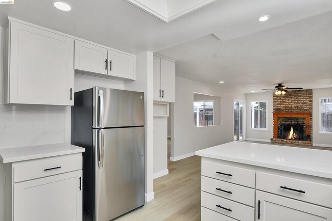 Building Photo - 630 Heather Pl