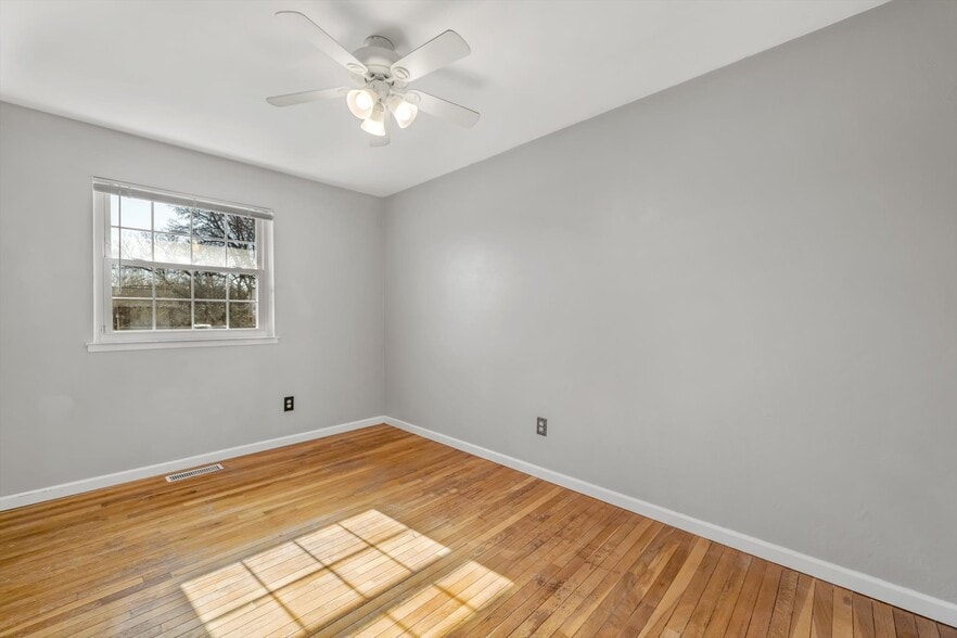 Building Photo - 1449 Coachway Ln