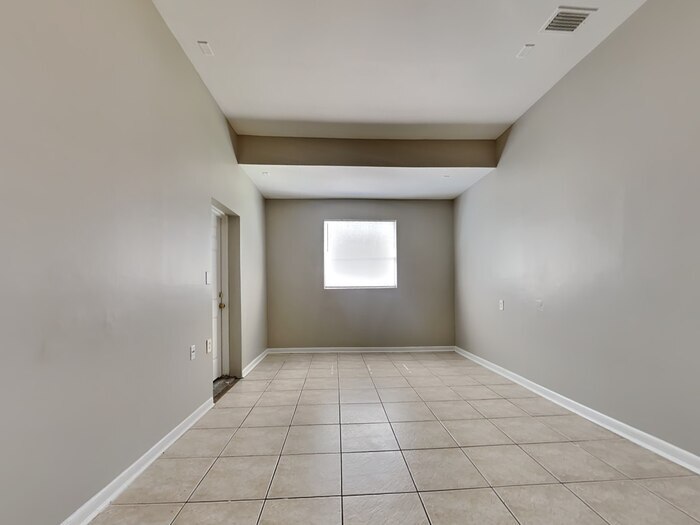 Building Photo - 2511 Green Oak Dr