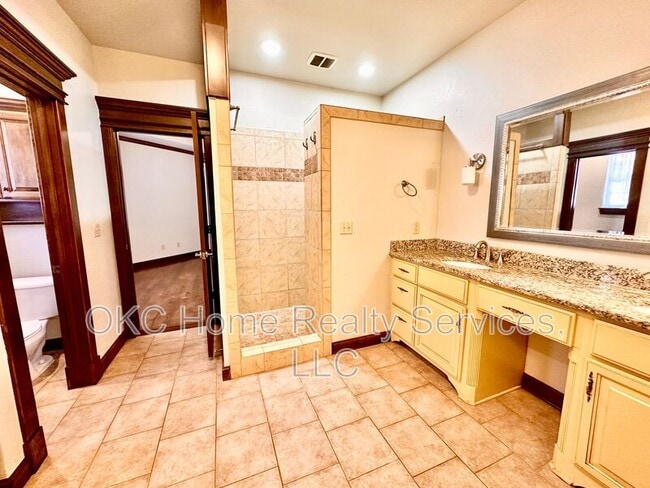 Building Photo - 1216 NW 190th Pl