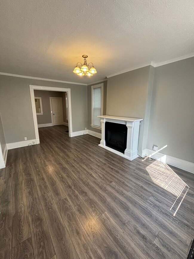 Building Photo - 916 E Lyon St