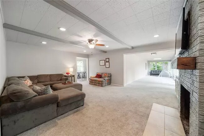 Building Photo - Incredible Ranch Style Home in Midtown!