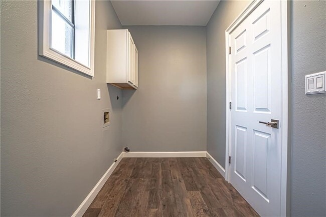 Building Photo - 1312 Royal Dr