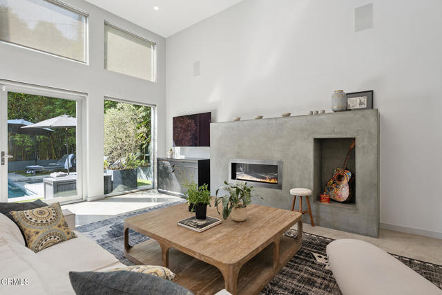 Building Photo - 329 Westbourne Dr