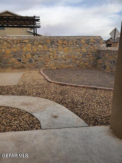 Building Photo - 14387 High Rock Dr